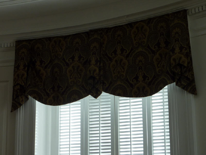 Handsome Empire style valance in paisley print